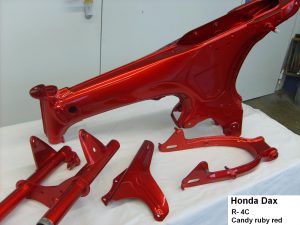 Honda DAX in R4C candy ruby red RH-Lacke Lackiererei Motorradlackierung