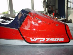 Honda VFR750R (RC30) Heck R-134 fighting red -vorher- RH-Lacke Lackiererei Motorradlackierung
