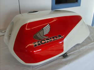 Honda CB1100 R Bj. 83 NH-121 pearl shell white R-124 candy alamoana red RH-Lacke Lackiererei Motorradlackierung