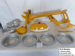 Honda Z50A in BY mexican yellow NH24 ceramic white NH35 cloud silver RH-Lacke Lackiererei Motorradlackierung 06-2702